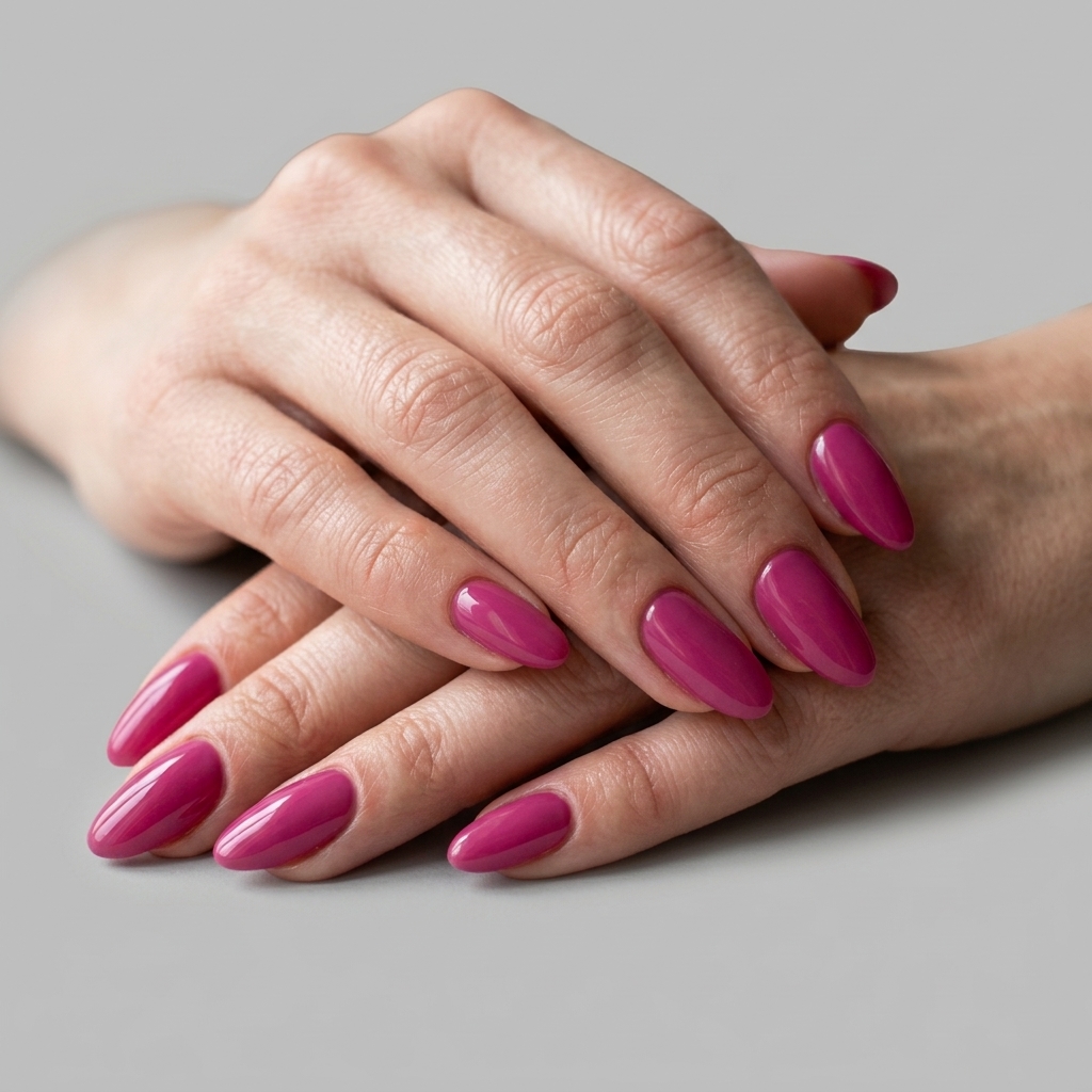 Manicura con esmaltado Gelish en tono fucsia